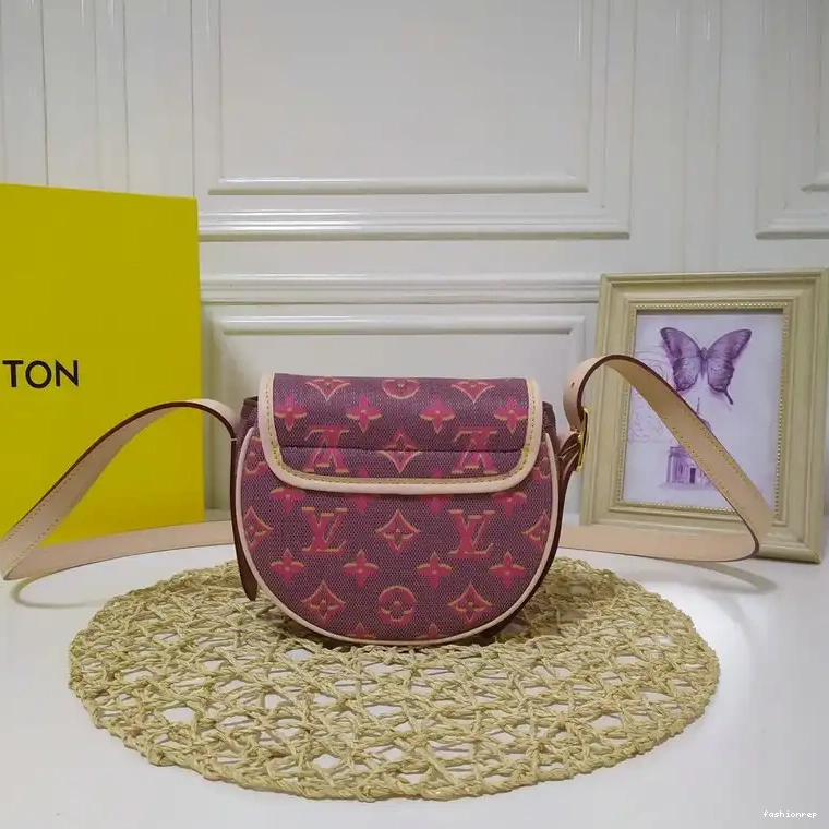 Fashionrepsfam ru LV 20B570008 Bags 0825